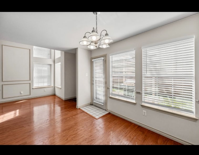 Building Photo - 12626 Bay Ave