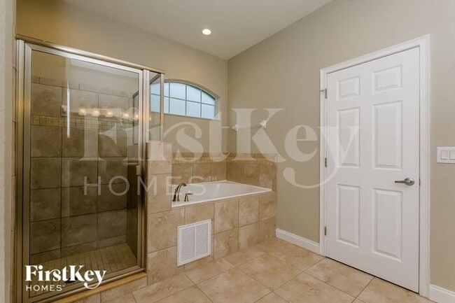 Building Photo - 5952 Valentino Way