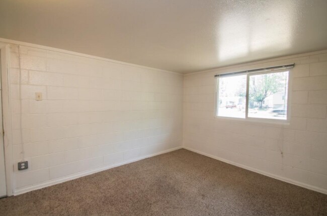 Building Photo - 3375 Moorhead Ave