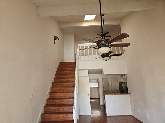 Building Photo - 2425 Holly Hall St