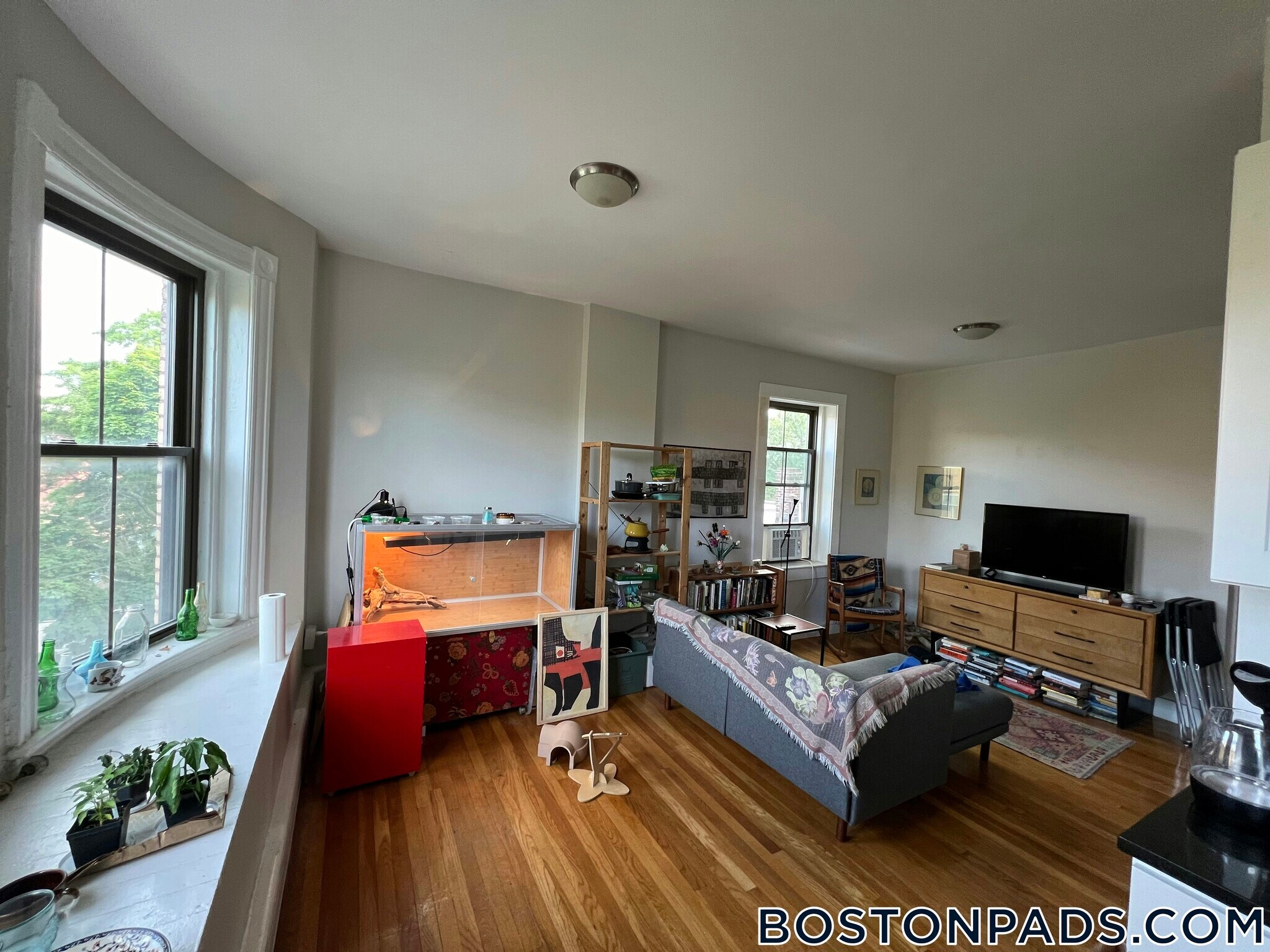 Building Photo - 102 Willow St