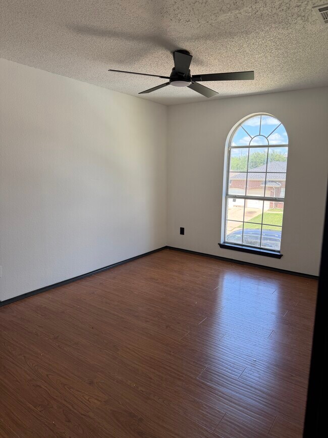 Building Photo - 5107 Whitehaven Dr
