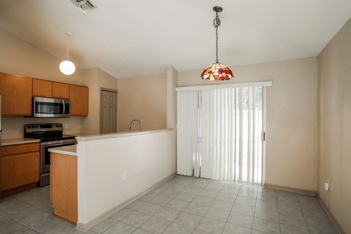 Building Photo - 558 Saddle Ridge Dr