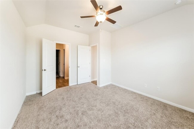 Building Photo - 1021 Round Bale Rd
