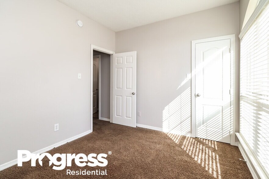 Building Photo - 12015 Raven View Dr