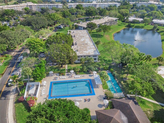 Building Photo - 3351 S Palm Aire Dr