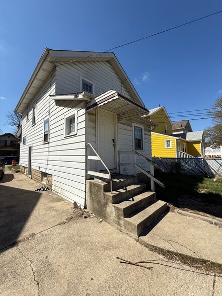 Building Photo - 1410 E Blake Ave