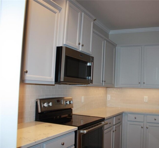Building Photo - Beautiful Townhome in coveted Steele Creek - Berewick