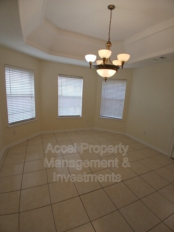 Building Photo - 4909 N Cypress St