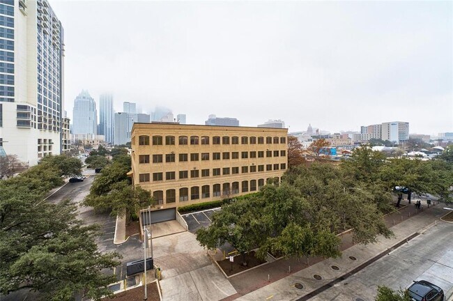 Building Photo - 507 Sabine St