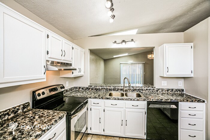 Building Photo - 5864 Brouse Dr