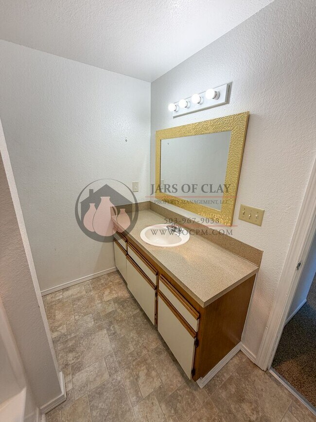 Building Photo - Upstairs Two Bedroom Apartment in Keizer