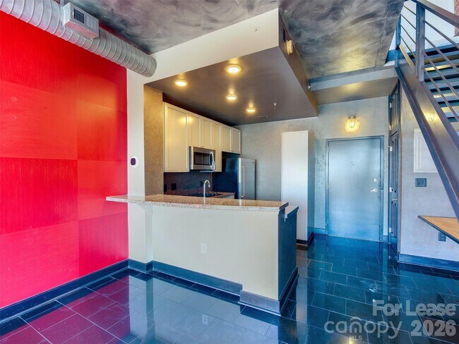 Building Photo - 710 W Trade St