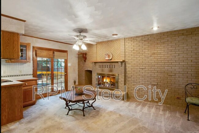 Building Photo - 2541 Taylor Ln