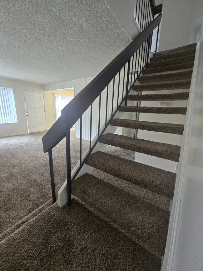 Building Photo - Auburn Green's 2 Bed 1 1/2 Bath