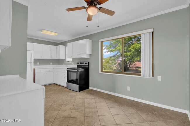 Building Photo - 922 Everitt Ave
