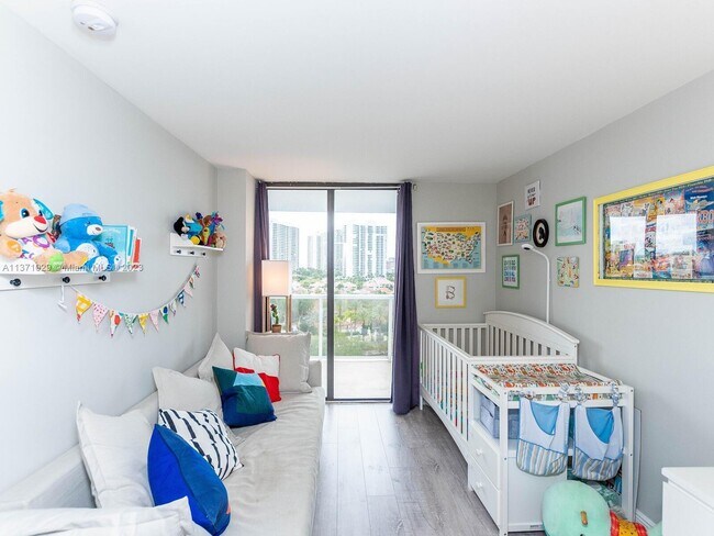 Building Photo - 3701 N Country Club Dr