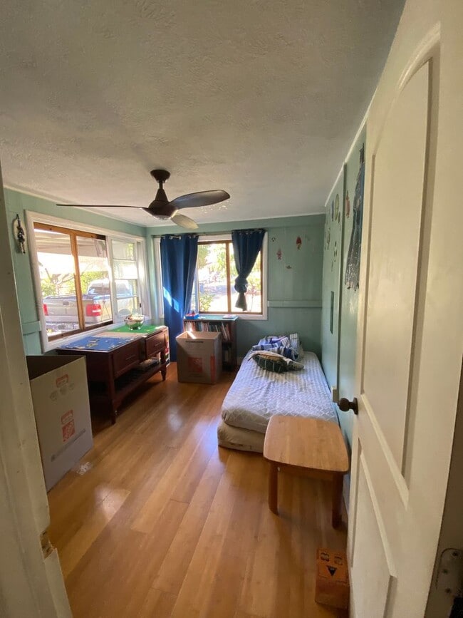 Building Photo - Kekaha 4 bed2 bath on 3/4 acre