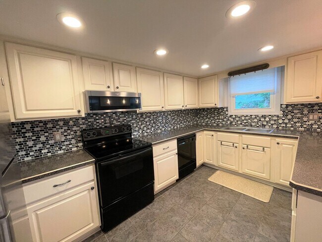 Building Photo - 6908 Gullway Bay Dr