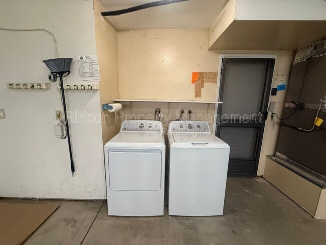 Building Photo - 6033 Tahoe Pl