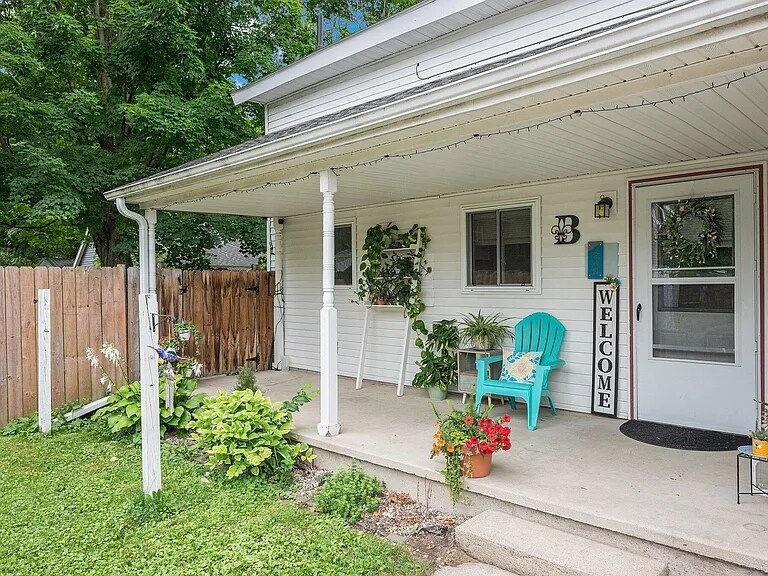 Primary Photo - 247 W Franklin St