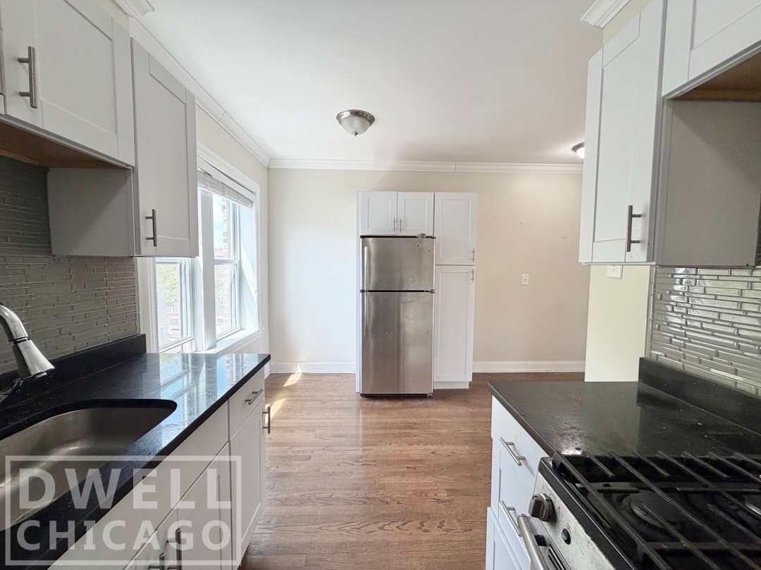 Building Photo - 3825 N Greenview Ave