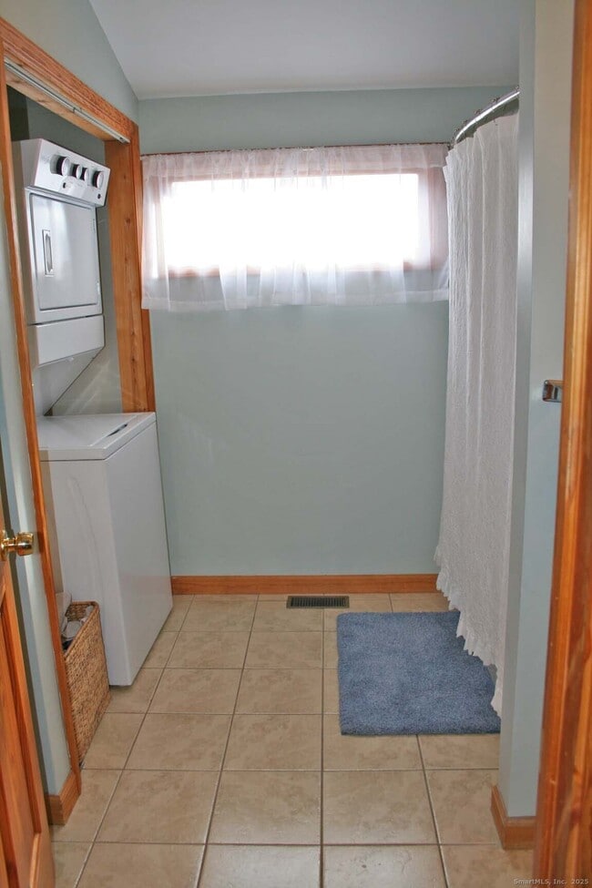 Building Photo - 34 Hog Hill Rd