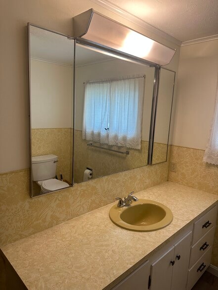 Building Photo - 5 Bayley Ave