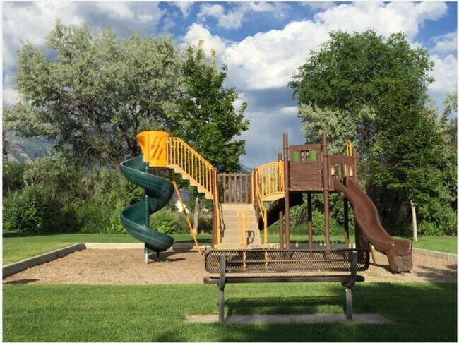 Building Photo - Corner lot with easy access to American Fork and Lehi