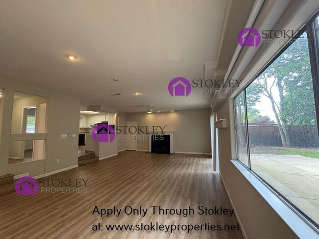 Building Photo - 1613 Lynwood Dr