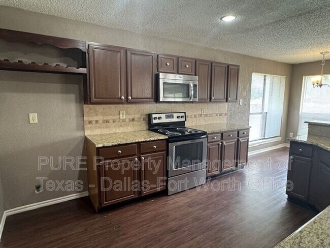 Building Photo - 1404 Straus Rd