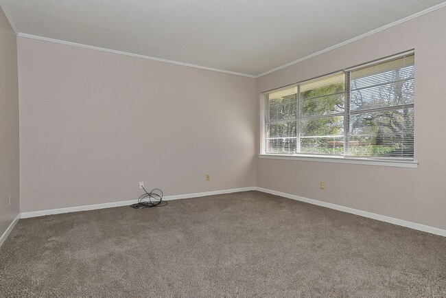 Building Photo - 1208 Yellowstone St