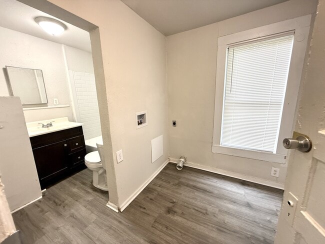 Building Photo - 705 Parkway