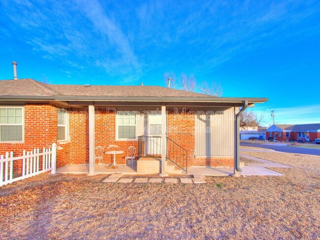 Building Photo - 425 Babb Dr