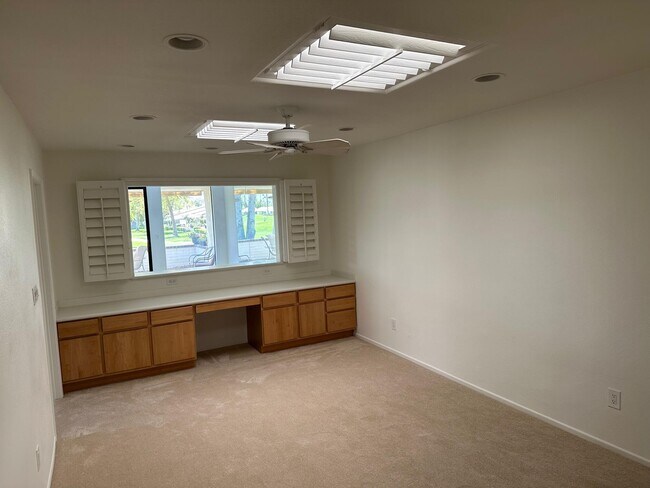Building Photo - 97 Don Quixote Dr
