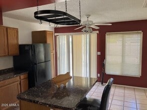 Building Photo - 2512 E Larkspur Dr