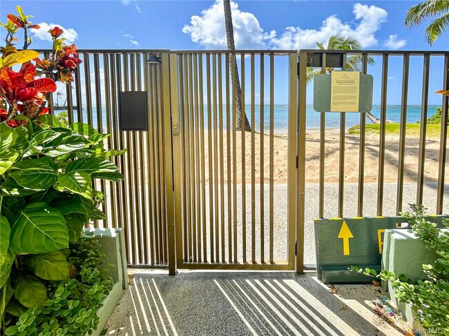Building Photo - 4999 Kahala Ave