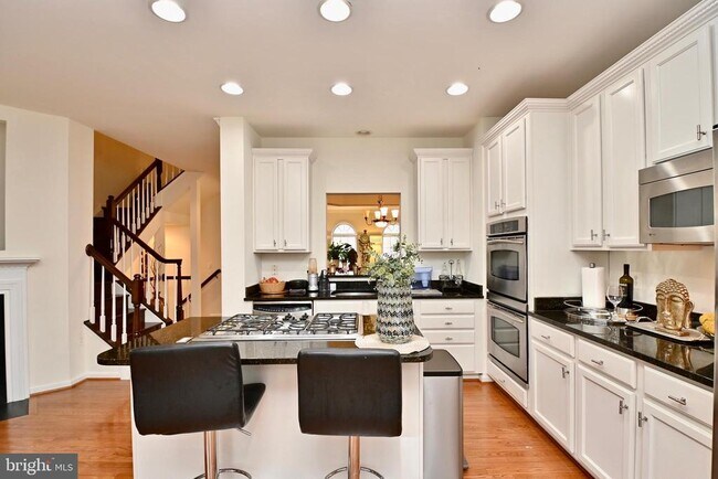 Building Photo - 8240 Gunston Commons Way