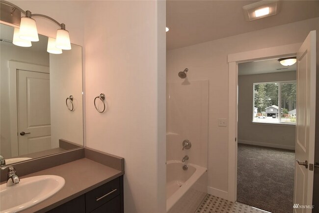 Building Photo - 390 Hammond St