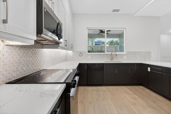 Building Photo - 207 Athens St