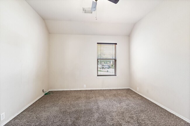 Building Photo - 908 Rimrock Trail