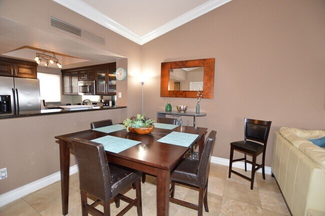 Building Photo - Meridian 1 Bed | 1 Bath Top-Floor Unit with Great City Views.Newly Upgraded with Laminate Floorin...