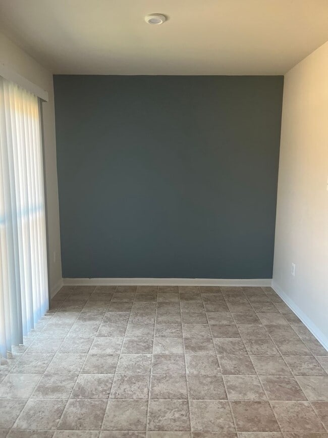 Building Photo - Sought After Pendleton Subdivision