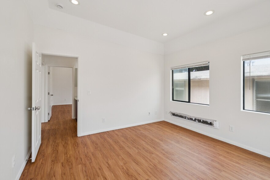 Building Photo - 6761 Del Playa Dr