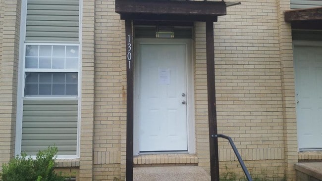 Primary Photo - 1301 Proper Street