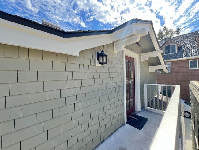 Building Photo - Charming Bluff Park Studio – Bright, Priva...