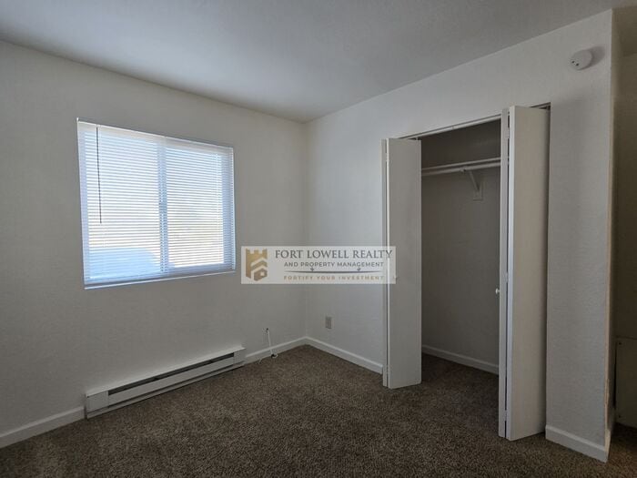 Building Photo - 330 E Corona Rd