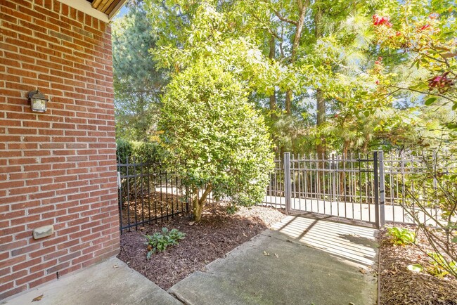 Building Photo - Gorgeous End Unit Townhome In Apex NC! Spa...