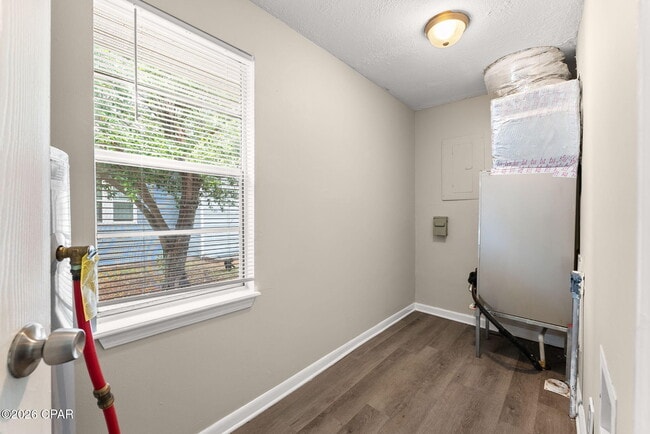 Building Photo - 119 College Ave