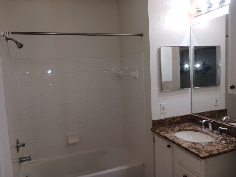 Building Photo - 1408 Lake Shadow Cir